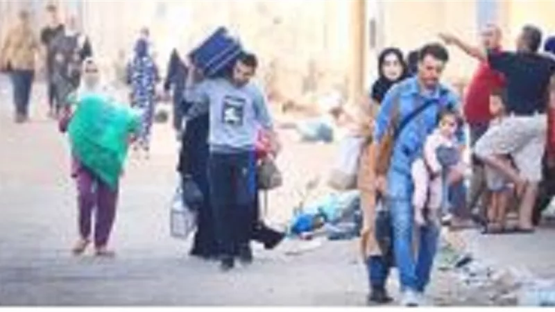 النازحون يتكدسون في الجنوب هربا من القصف