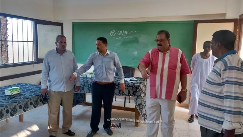 رئيس مدينة سفاجا يمر على اللجان الانتخابية للتأكيد من جاهزيتها