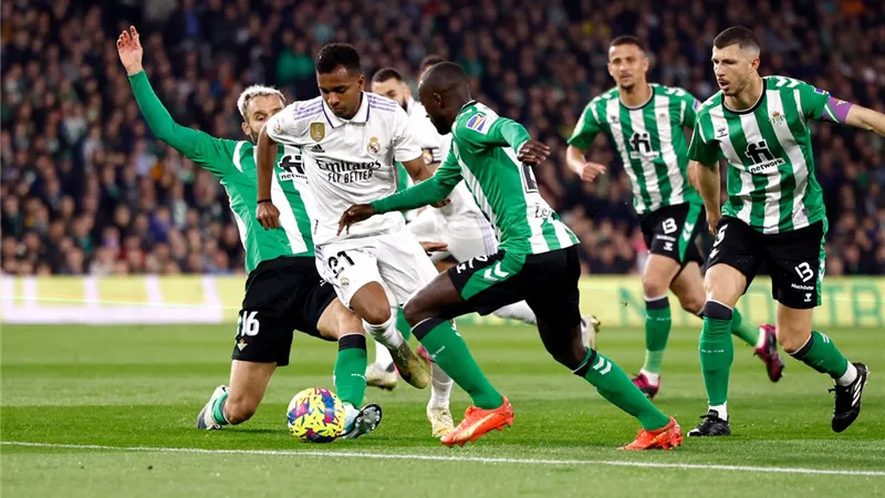 ريال مدريد يتعادل إيجابيًا مع بيتيس فى الدورى الإسبانى