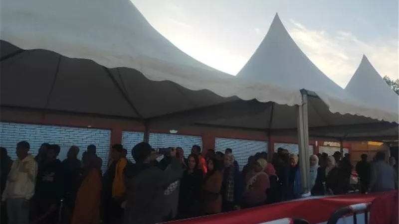 الناخبون يتوافدون على اللجان للمشاركة بالانتخابات الرئاسية 2024 .. صور