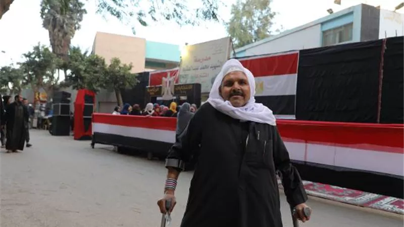 قادرون ولن يمنعهم شئ .. ذوى الهمم فى طليعة صفوف الناخبين