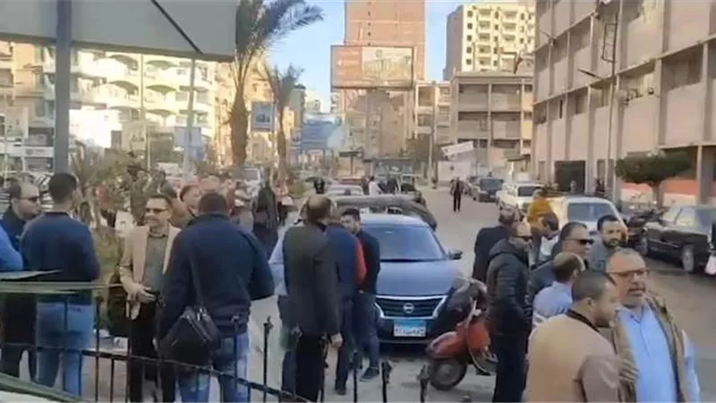 إقبال كثيف من الناخبين على لجنة مدرسة المستقبل بالوراق