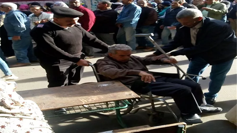 أيقونة الانتخابات .. يشارك فى الانتخابات الرئاسية على كرسى متحرك