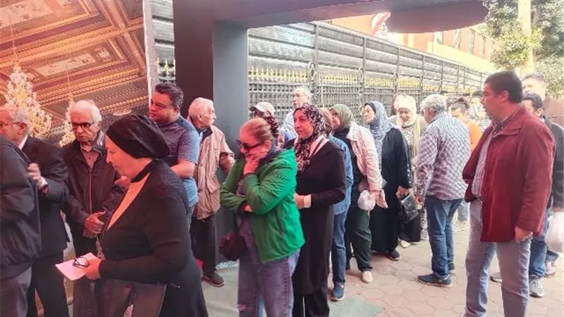 السيدات يتصدرن طوابير الناخبين بمدرسة سعيد حمدى بمصر الجديدة بالقاهرة