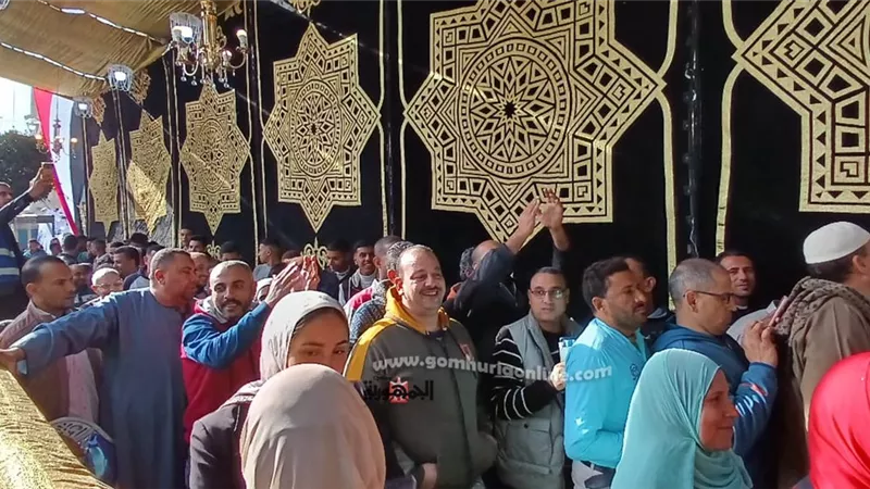 كرنفال وزحام أمام لجان الإنتخابات الرئاسية بالمنوفية