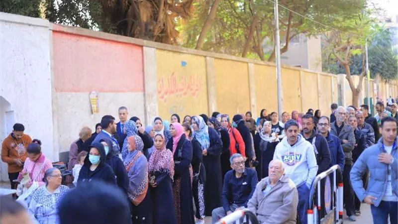 شاهد .. طوابير الناخبين امام مدرسة رمسيس بشبرا
