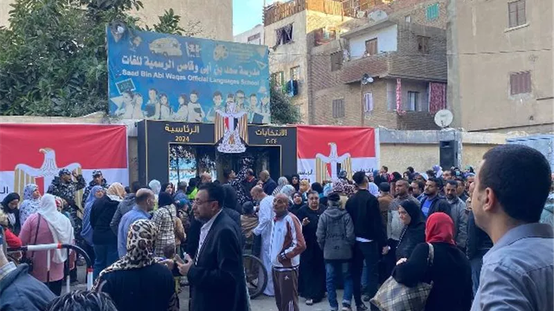 الناخبون يواصلون التوافد على لجنة سعد بن أبى وقاص بالساحل بالقاهرة
