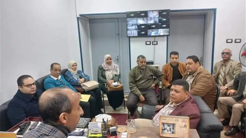 اجتماع مدير فرع التأمين الصحي بالمنيا بشأن الانتخابات الرئاسية