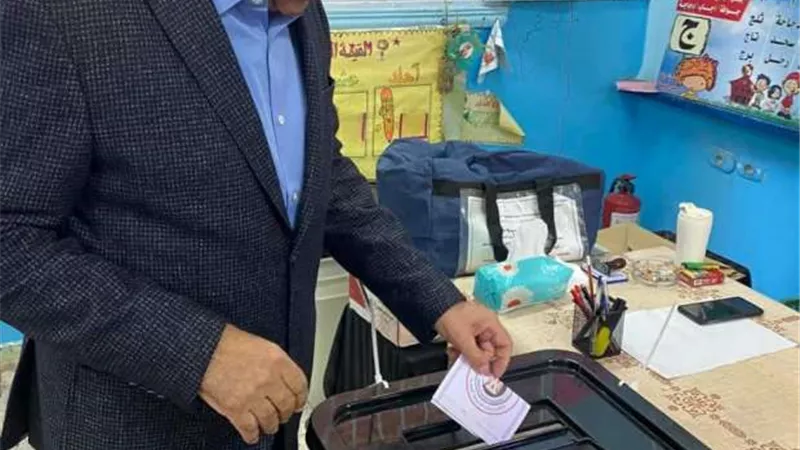 رئيس نادي سموحة يدلي بصوته في الانتخابات الرئاسية