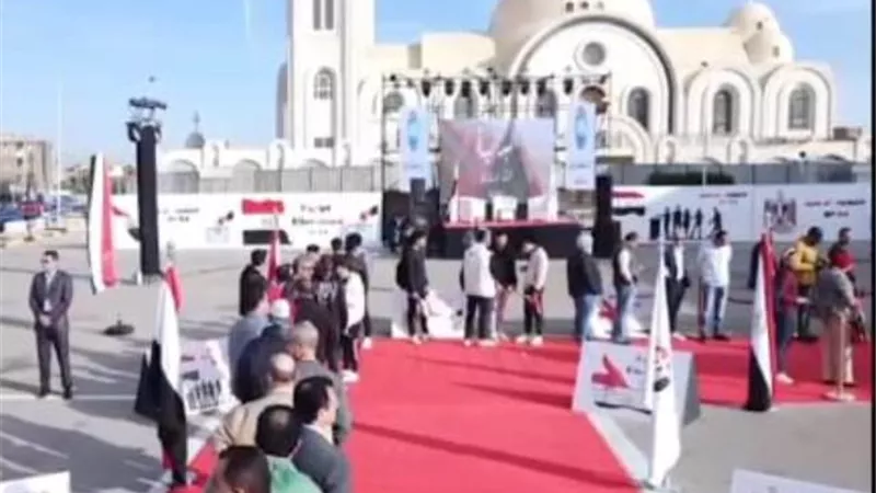 إقبال كثيف بلجان الاقتراع للوافدين بالعاصمة الإدارية .. فيديو