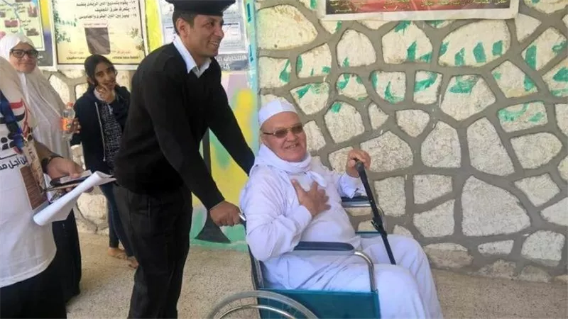 إقبال كثيف من الشباب وذوي الهمم للتصويت في لجنة هشام شتا بالهرم