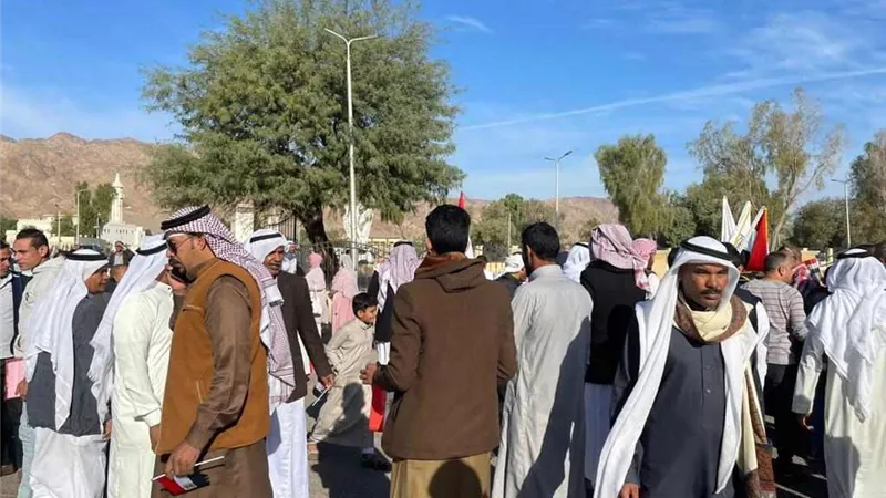 بالصور.. إقبال كثيف على لجان الاقتراع بجنوب سيناء