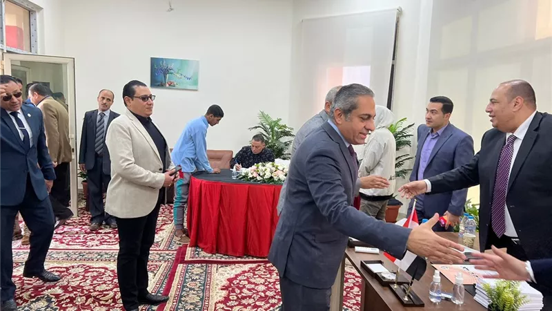 خالد عباس يتفقد لجنة الانتخابات الرئاسية بمقر جهاز العاصمة