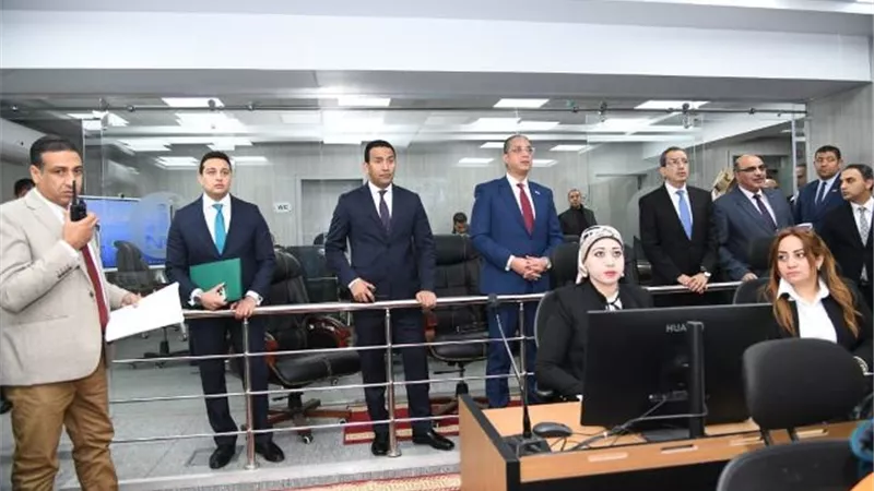 محافظ الفيوم يتابع انتظام عمليات التصويت فى اللجان الانتخابية