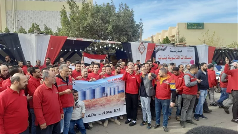 عمال شركات العاشر يتوافدون على اللجان الانتخابية