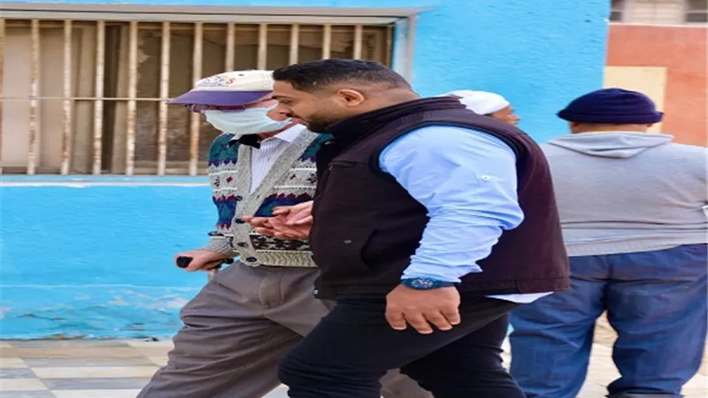بمعهد مصر الجديدة.. كبار السن والسيدات والشباب امام لجان الاقتراع