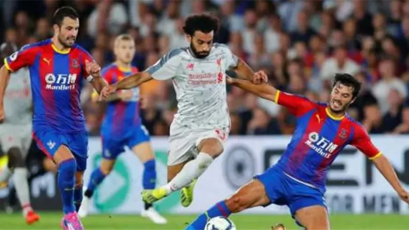 محمد صلاح يقود هجوم ليفربول أمام كريستال بالاس بالدوري الإنجليزي