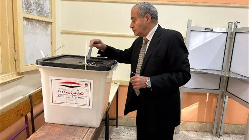 وزير التموين يدلى بصوتة في الانتخابات الرئاسية