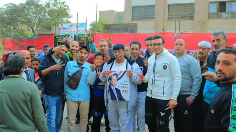 الفنان عبد الباسط حمودة يدلى بصوته فى انتخابات الرئاسة بدار السلام