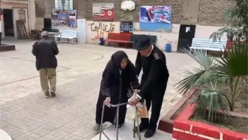إجراءات من رجال الأمن بلجان القاهرة لتسهيل عملية التصويت على غير القادرين