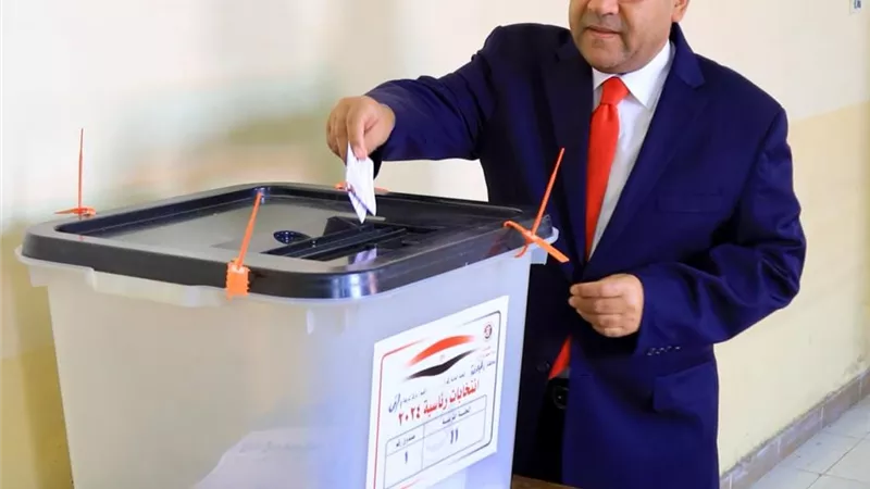 رئيس التنظيم والإدارة يدلي بصوته ويدعو المواطنين لاستخدام حقهم الدستوري