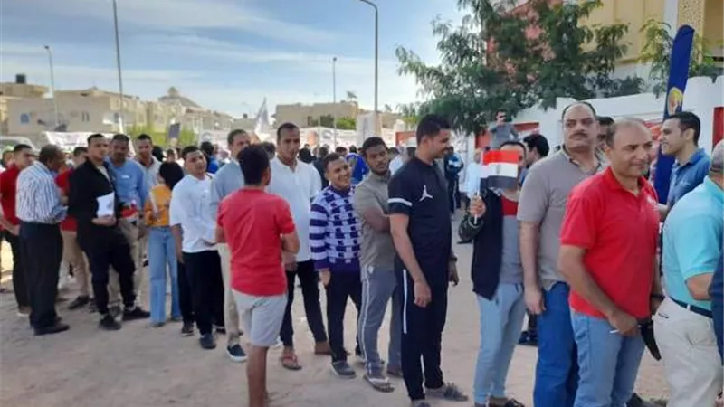حشود كبيرة أمام المقار الانتخابية بجميع مدن جنوب سيناء