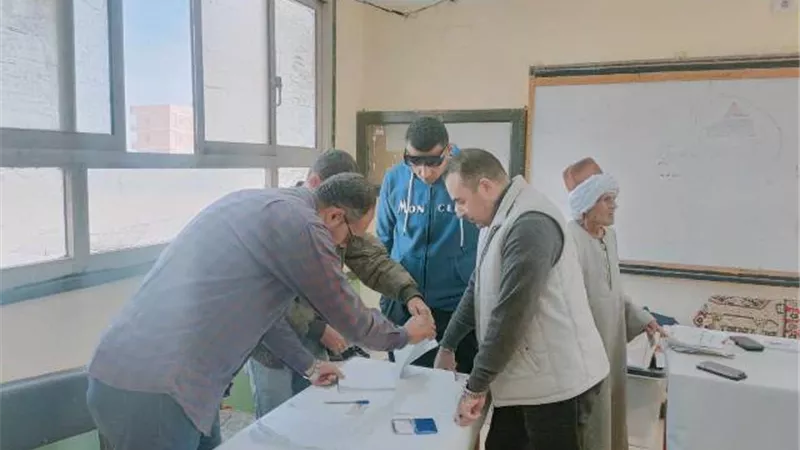رئيس إتصالات النواب يدلى بصوته في الانتخابات الرئاسية