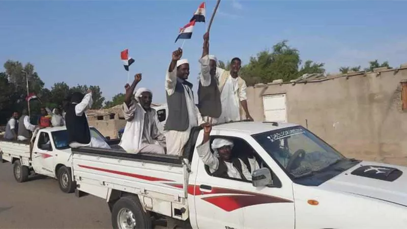مسيرات بالاعلام ..الناخبين فى حلايب وشلاتين يرددون تحيا مصر امام المقرات الانتخابية ..صور