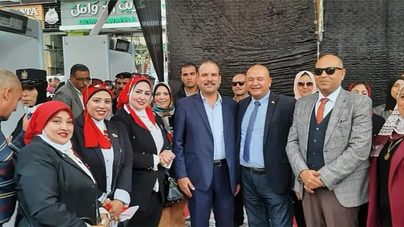 مدير تعليم الشرقية يدلى بصوته فى الانتخابات الرئاسية بالزقازيق