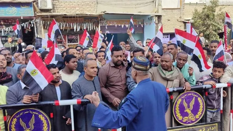 طوابير المصريين تمتد أمام لجان انتخابات الرئاسة في مشاهد مبهرة
