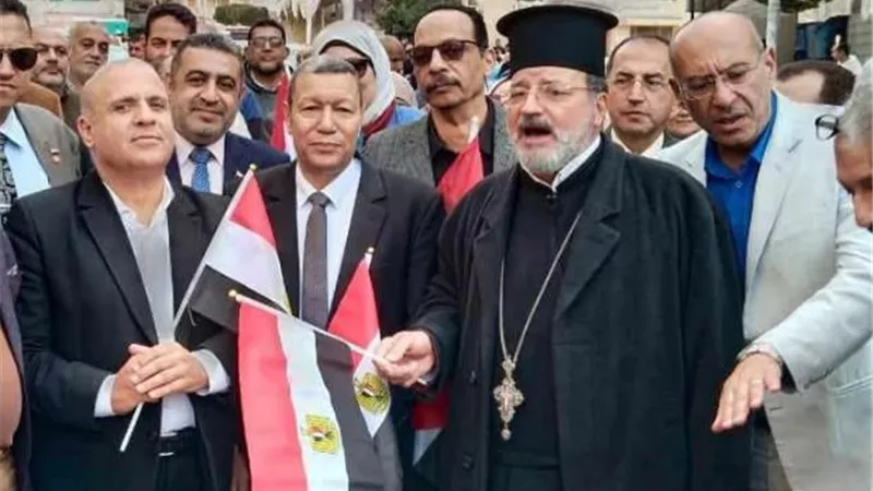 مسيرة حاشدة للعاملين بتعليم دمياط ووكيل الوزارة يدلي بصوته