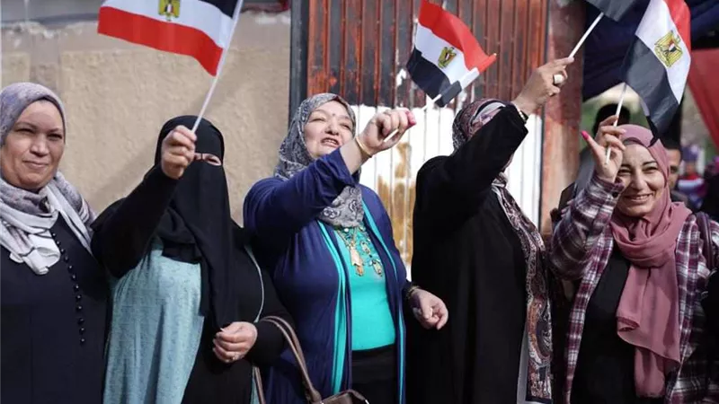الانتخابات الرئاسية ..أهالى سفاجا يتوافدون بالاعلام امام لجان الاقتراع