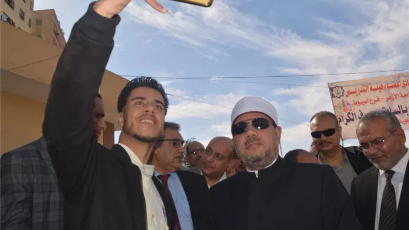 نائب رئيس جامعة الأزهر يدلي بصوته بالانتخابات الرئاسية