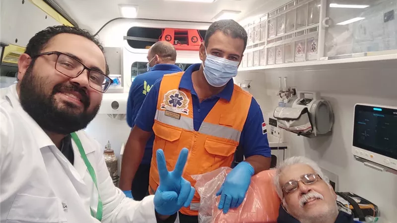 الإسعاف ينقل مريض قلب بالأقصر من المستشفى للادلاء بصوته