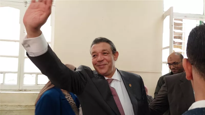 حازم عمر المرشح الرئاسي يتفقد لجنة المغتربين فى المنصورة