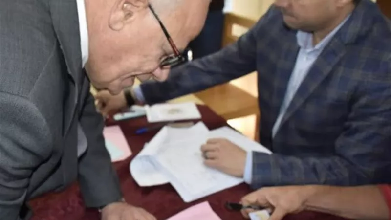 محافظ بورسعيد يدلي بصوته في الانتخابات الرئاسية