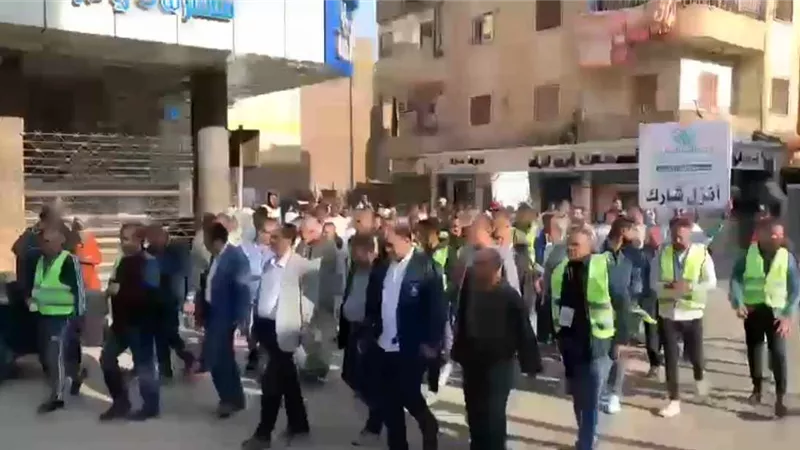 بالصور .. مسيرة لحث المواطنين على المشاركة فى الانتخابات بالاقصر