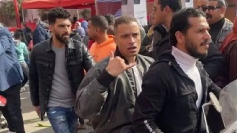 بالموتوسكيل.. حسن شاكوش يدلى بصوته بانتخابات الرئاسة بالجيزة.صور