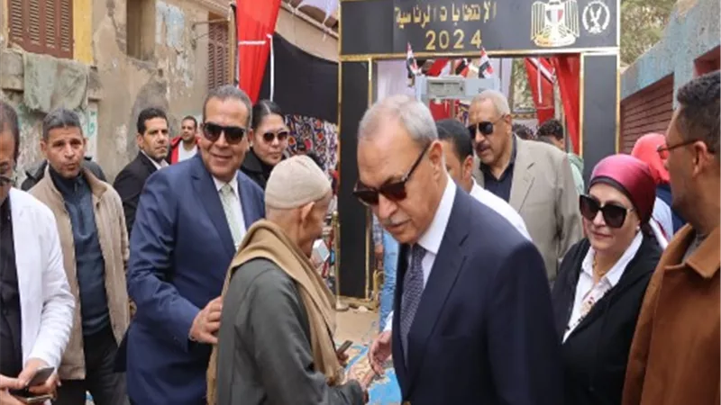 محافظ القليوبية يتفقد اللجان الانتخابية بمدن بنها وكفر شكر وطوخ