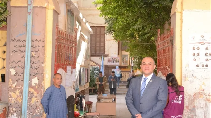 نائب رئيس جامعة أسيوط يدلى بصوته فى انتخابات الرئاسة 2024