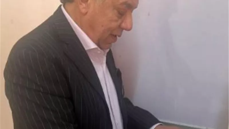 رئيس لجنة الشؤون الافريقية يدلي بصوته في الانتخابات