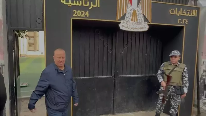 شوقي غريب يدلي بصوته في انتخابات الرئاسة 2024
