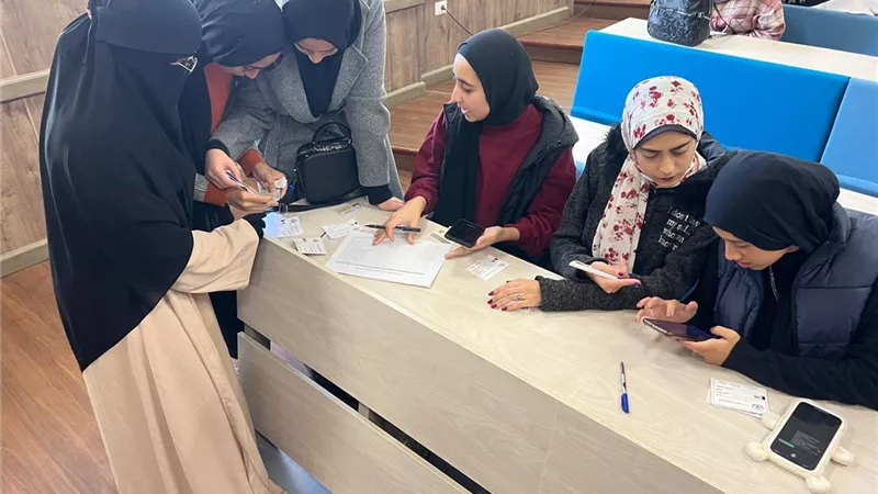 8 لجان بغرفة عمليات الإنتخابات في جامعة الإسماعيلية الأهلية..صور
