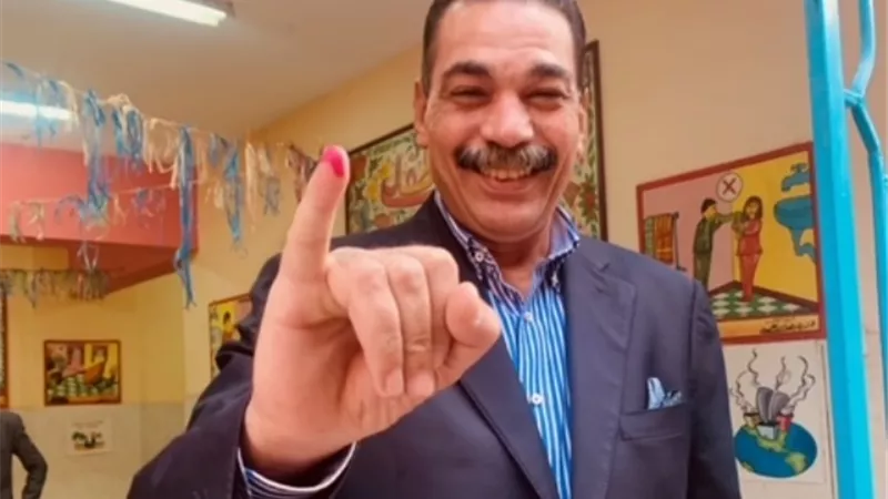 مساعد اول وزير الداخلية يدلى بصوتة لاول مرة بالاسماعيلية