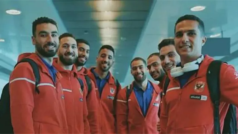 بعثة يد الأهلي تعود للقاهرة بكأس السوبر المصري - شاهد