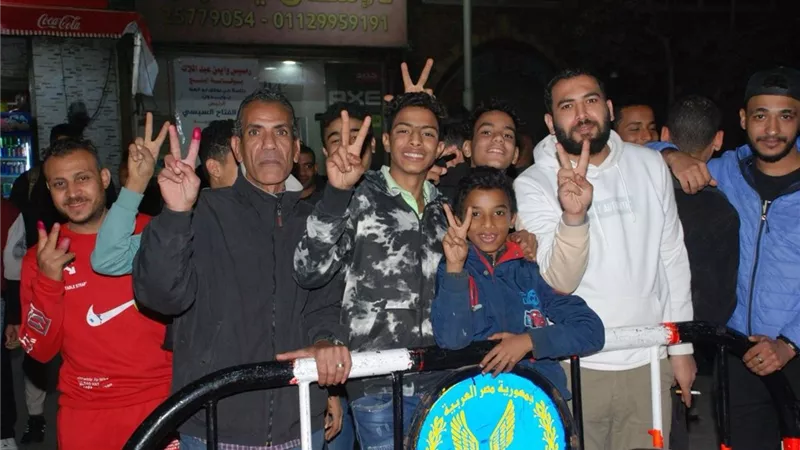 ناخبو اللحظات الأخيرة.. إقبال كثيف على لجان بولاق أبو العلا