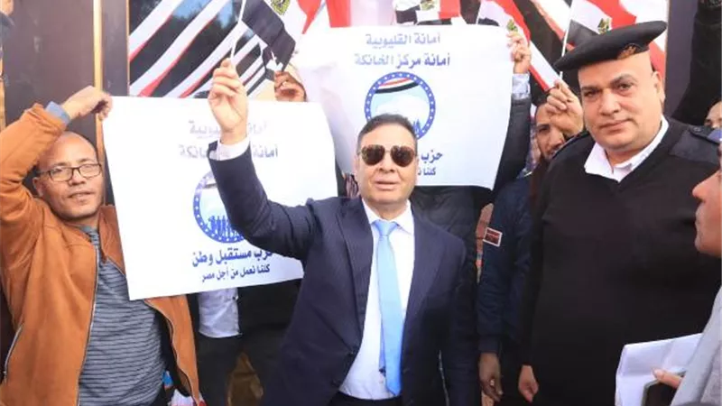 النائب صلاح السعودى يقود مسيرة تأييد للرئيس السيسى