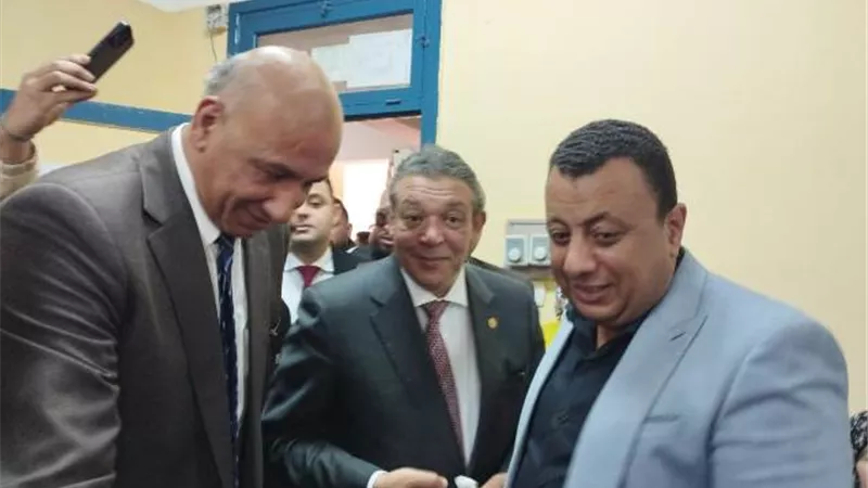 المرشح الرئاسى حازم عمر يدلى بصوته فى الانتخابات الرئاسية