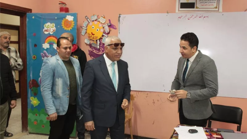 نائب رئيس جامعة أسيوط الأهلية يدلى بصوته فى الإنتخابات الرئاسية