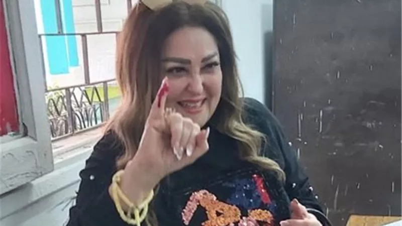 بالصور.. نهال عنبر فى العجوزة للادلاء بصوتها بالانتخابات الرئاسية